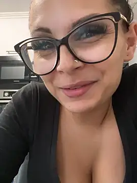 Snapshot of HiddendesireXO01 chatting on February 12, 10:15 am HiddendesireXO01 online show from February 12, 10:15 am