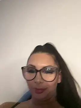 Snapshot of HiddendesireXO01 chatting on February 16, 11:42 am HiddendesireXO01 online show from February 16, 11:42 am