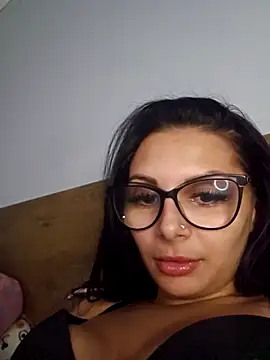 Snapshot of HiddendesireXO01 chatting on February 14, 8:53 pm HiddendesireXO01 online show from February 14, 8:53 pm