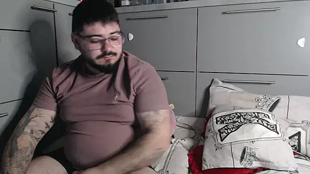 Snapshot of HiddendesireXO01 chatting on February 27, 8:19 pm HiddendesireXO01 online show from February 27, 8:19 pm