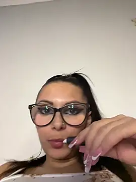 Snapshot of HiddendesireXO01 chatting on February 20, 9:55 am HiddendesireXO01 online show from February 20, 9:55 am