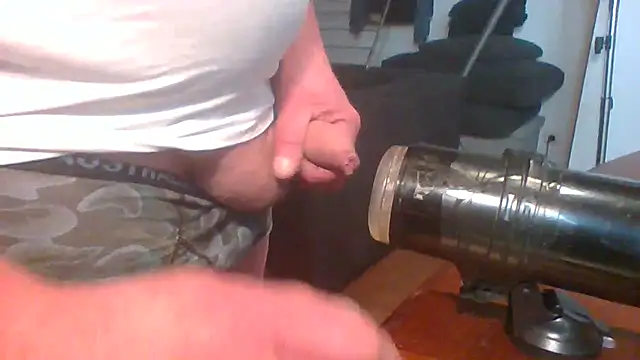 Snapshot of ludowrss chatting on May 10, 12:42 pm ludowrss online show from May 10, 12:42 pm