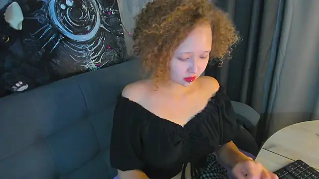 Snapshot of Senya_Sol chatting on June 5, 10:37 pm Senya Sol online show from June 5, 10:37 pm