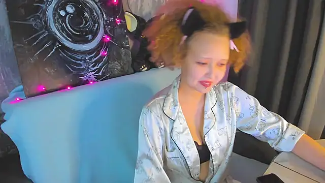 Snapshot of Senya_Sol chatting on May 8, 12:47 am Senya Sol online show from May 8, 12:47 am