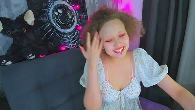 Snapshot of Senya_Sol chatting on May 29, 11:00 pm Senya Sol online show from May 29, 11:00 pm