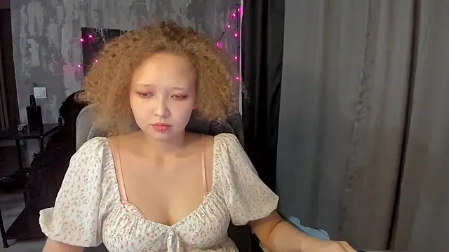 Snapshot of Senya_Sol chatting on June 21, 9:31 pm Senya Sol online show from June 21, 9:31 pm