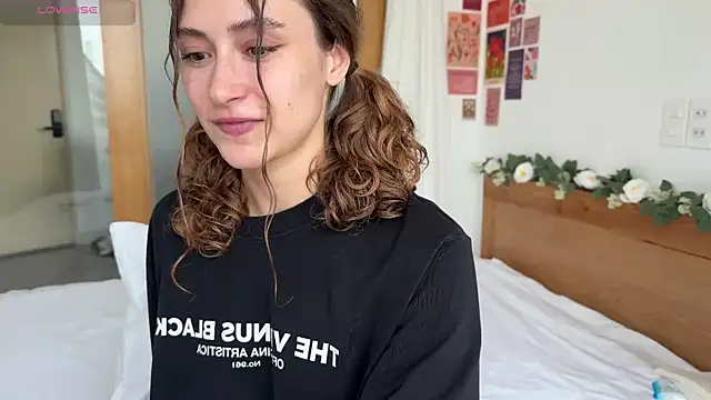 cutiemari online show from April 12, 4:49 am