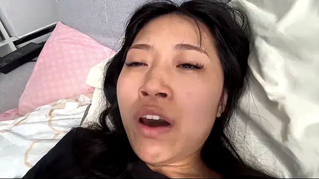 SweetMiaXO online show from April 28, 10:14 pm