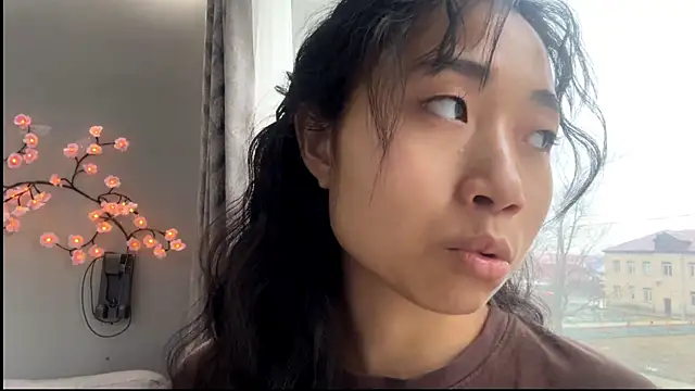 SweetMiaXO online show from April 21, 1:42 am