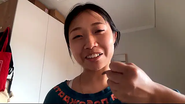 SweetMiaXO online show from May 12, 8:10 am