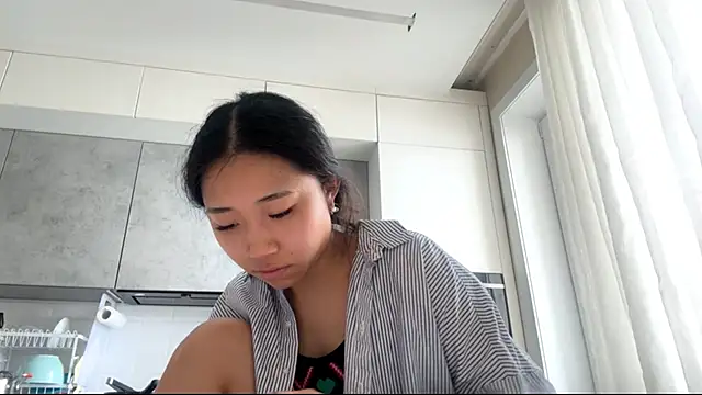 SweetMiaXO online show from March 16, 3:36 am