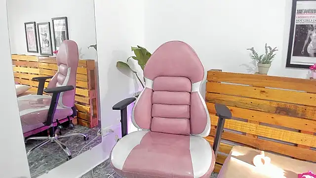 Naughty Vanessa  online show from February 4, 12:44 pm