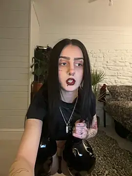 bellaxlauren online show from March 18, 11:59 pm