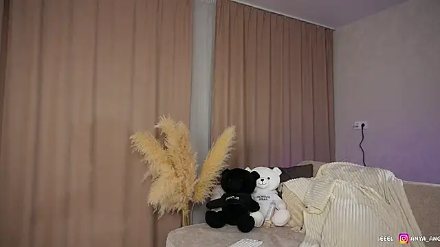 Snapshot of Anya_angel chatting on February 11, 8:41 pm Anya angel online show from February 11, 8:41 pm