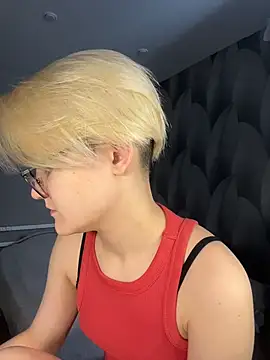 LuunaDorean online show from February 12, 7:52 am