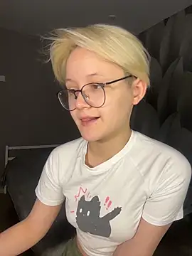 LuunaDorean online show from February 9, 10:24 am