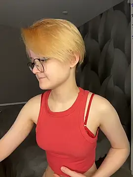 LuunaDorean online show from March 3, 8:27 pm