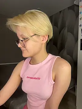 LuunaDorean online show from February 7, 11:57 pm