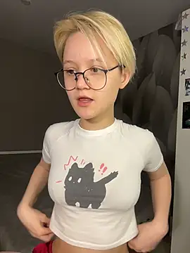 LuunaDorean online show from February 14, 11:16 pm