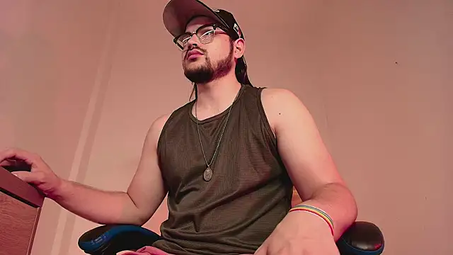 Snapshot of Derek_Vow chatting on June 14, 11:06 pm Derek Vow online show from June 14, 11:06 pm