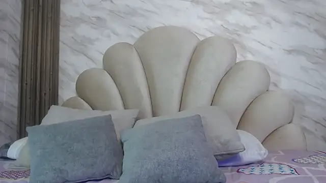 darkkjulietha online show from April 7, 2:52 pm