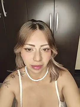 Snapshot of BellaDonna_16 chatting on June 10, 1:29 am BellaDonna 16 online show from June 10, 1:29 am