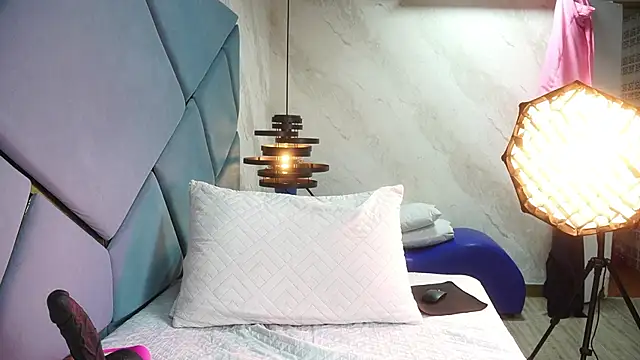 karol sm online show from April 16, 2:45 am