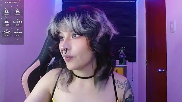 neena nyx  online show from April 17, 10:23 pm