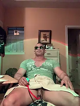 Snapshot of daddydonkey84 chatting on February 23, 4:03 am daddydonkey84 online show from February 23, 4:03 am