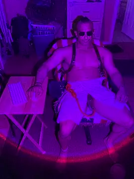 Snapshot of daddydonkey84 chatting on February 20, 5:37 am daddydonkey84 online show from February 20, 5:37 am