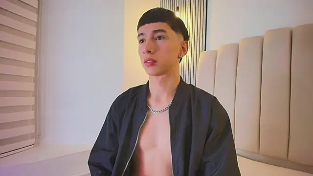 lian cameron online show from April 7, 4:03 am