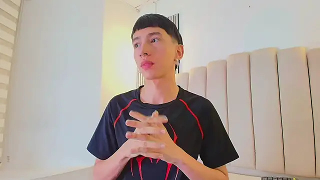 lian cameron online show from April 18, 3:53 am