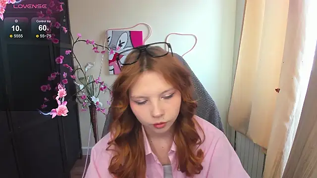 Snapshot of EmberVexen chatting on February 6, 6:31 am EmberVexen online show from February 6, 6:31 am