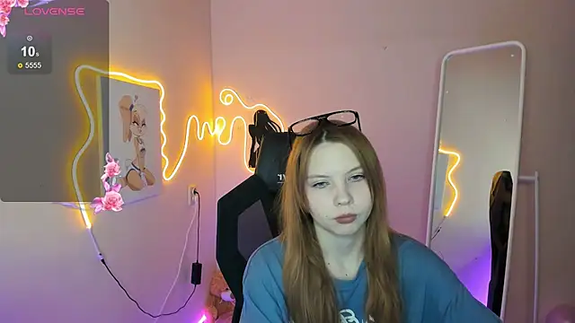 Snapshot of EmberVexen chatting on February 10, 2:10 am EmberVexen online show from February 10, 2:10 am