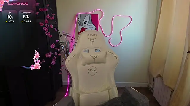 Snapshot of EmberVexen chatting on February 15, 7:51 am EmberVexen online show from February 15, 7:51 am