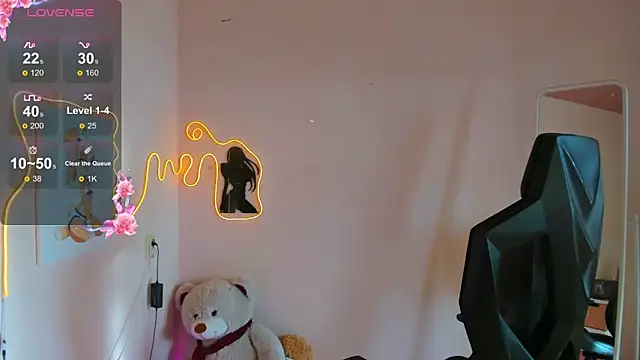 Snapshot of EmberVexen chatting on March 2, 5:08 am EmberVexen online show from March 2, 5:08 am