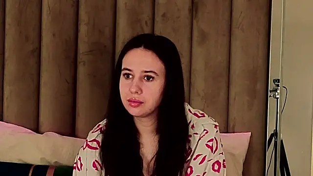 MavisReeve online show from April 14, 3:33 am