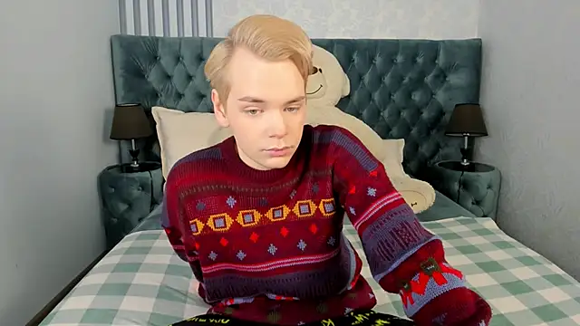 Je Salvatore online show from February 2, 7:51 am