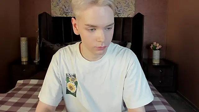 Je Salvatore online show from February 28, 7:08 am