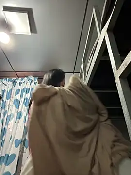 Lyn-be99 online show from April 3, 1:23 am