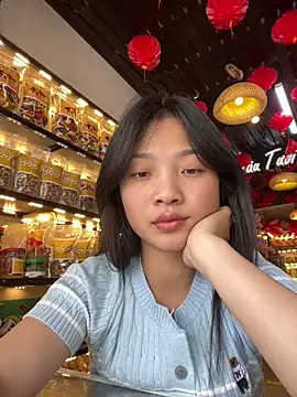 Lyn-be99 online show from April 4, 3:57 am