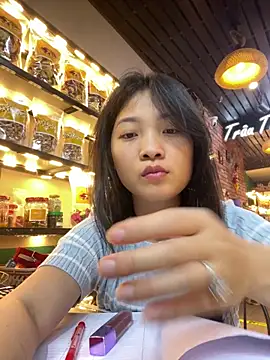 Lyn-be99 online show from April 16, 2:18 pm