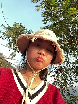 Lyn-be99 online show from February 5, 9:49 am