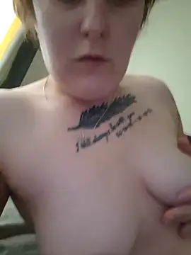 Snapshot of Tiara_XOX chatting on February 27, 12:38 pm Tiara XOX online show from February 27, 12:38 pm