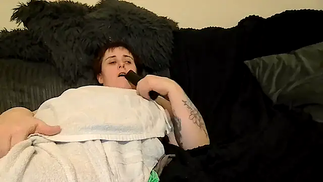 Snapshot of Tiara_XOX chatting on February 1, 7:45 pm Tiara XOX online show from February 1, 7:45 pm