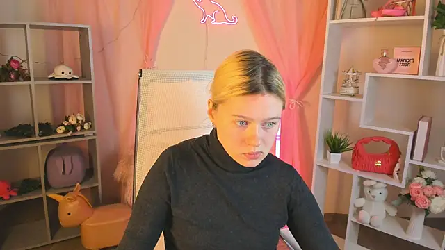 CelestineMauriac online show from April 17, 6:33 pm