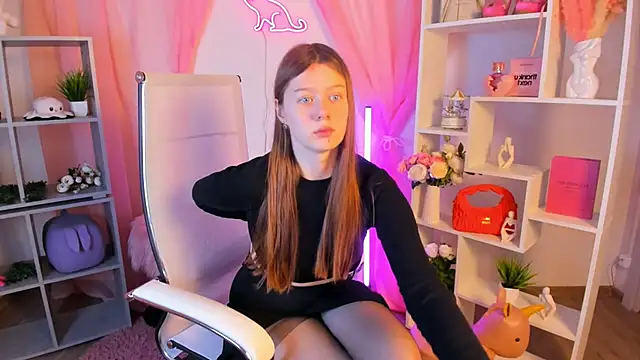 Snapshot of CelestineMauriac chatting on February 15, 6:18 pm CelestineMauriac online show from February 15, 6:18 pm