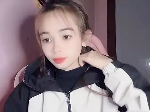 Emily031 online show from February 9, 4:05 pm