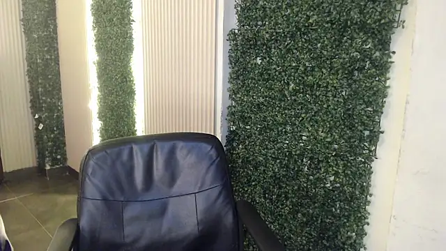 liliana pink online show from April 8, 7:21 am