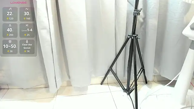 DomenicaW online show from March 3, 8:05 pm